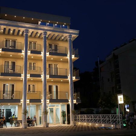 Julius Hotel Golem  Exteriör bild