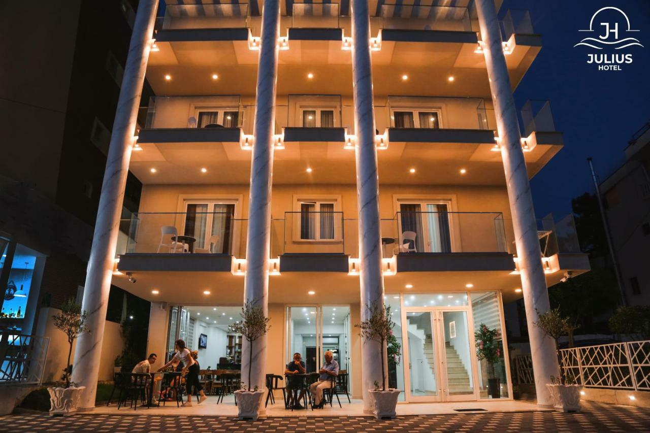 Julius Hotel Golem  Exteriör bild