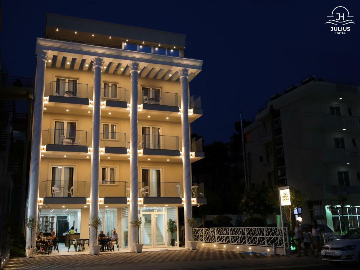 Julius Hotel Golem  Exteriör bild